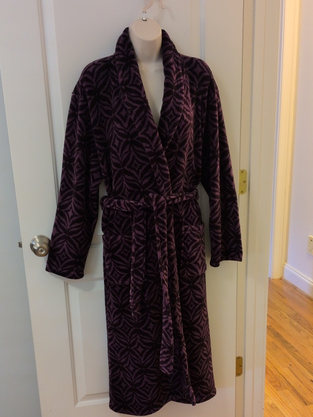 Nicole Miller New York Print Plush Robe